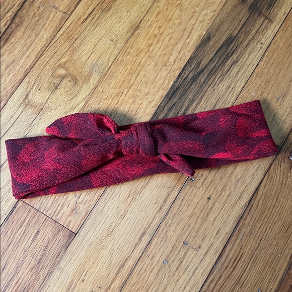 Athleta red floral Elation textured tight size medium - Picture 3 of 5